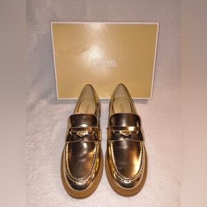 NEW MICHAEL Michael Kors Eden metallic leather loafer in pale gold